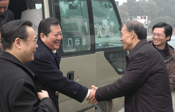 中国浦东干部学院副院长王金定一行来凯时旅行考察