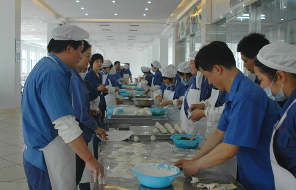 凯时举行食堂效劳职员手艺角逐
