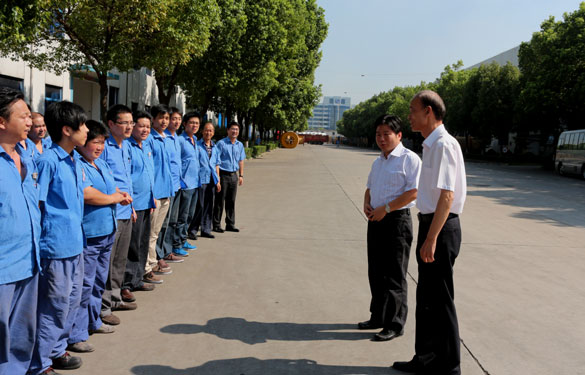 溧阳市市长苏江华等向导慰问凯时一线员工